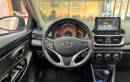 Toyota Yaris XP150 рестайлинг, 2022 год, 1 040 000 рублей, 8 фотография