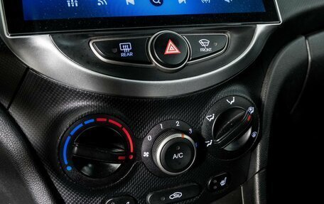 Hyundai Solaris II рестайлинг, 2015 год, 800 000 рублей, 13 фотография