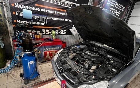 Mercedes-Benz CLS, 2004 год, 910 000 рублей, 3 фотография