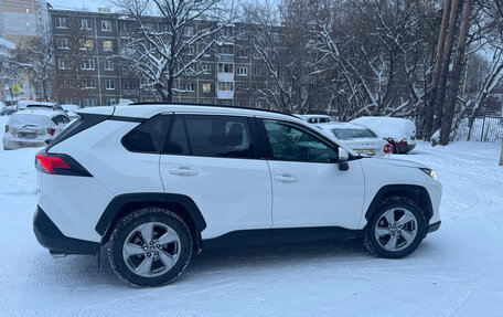 Toyota RAV4, 2021 год, 3 400 000 рублей, 7 фотография