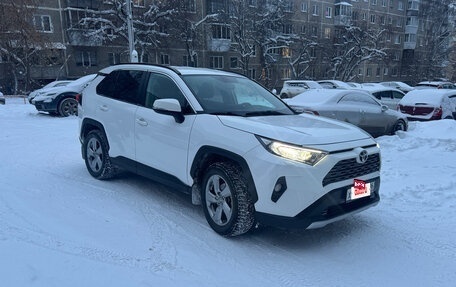 Toyota RAV4, 2021 год, 3 400 000 рублей, 6 фотография