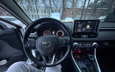 Toyota RAV4, 2021 год, 3 400 000 рублей, 8 фотография