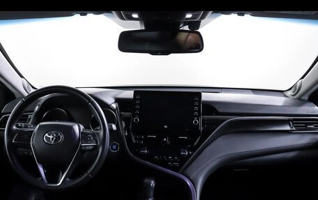 Toyota Camry, 2021 год, 2 700 000 рублей, 4 фотография