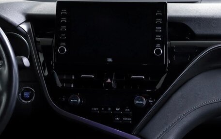 Toyota Camry, 2021 год, 2 700 000 рублей, 3 фотография