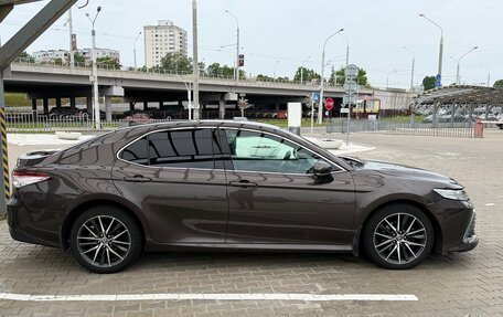 Toyota Camry, 2021 год, 2 700 000 рублей, 10 фотография