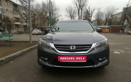 Honda Accord IX рестайлинг, 2013 год, 1 950 000 рублей, 4 фотография