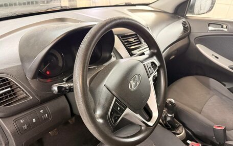 Hyundai Solaris II рестайлинг, 2011 год, 620 000 рублей, 4 фотография