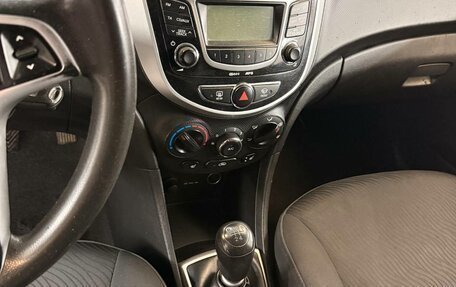 Hyundai Solaris II рестайлинг, 2011 год, 620 000 рублей, 3 фотография