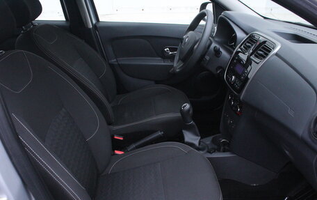 Renault Logan II, 2018 год, 800 000 рублей, 10 фотография