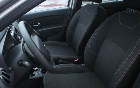 Renault Logan II, 2018 год, 800 000 рублей, 9 фотография