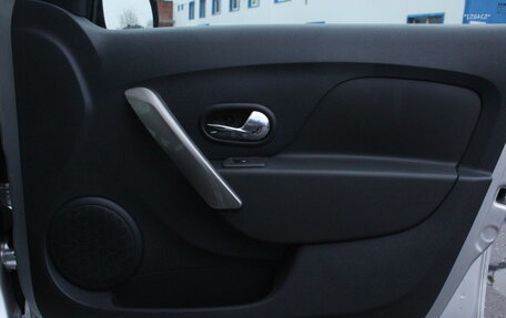 Renault Logan II, 2018 год, 800 000 рублей, 12 фотография