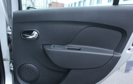 Renault Logan II, 2018 год, 800 000 рублей, 16 фотография