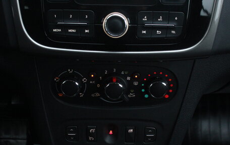 Renault Logan II, 2018 год, 800 000 рублей, 21 фотография