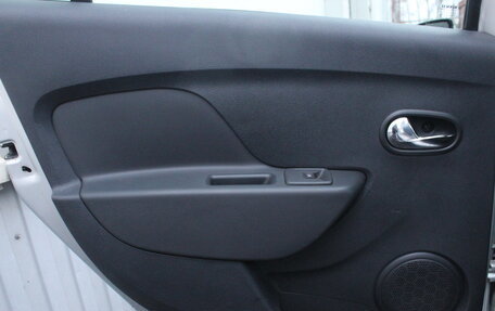 Renault Logan II, 2018 год, 800 000 рублей, 15 фотография