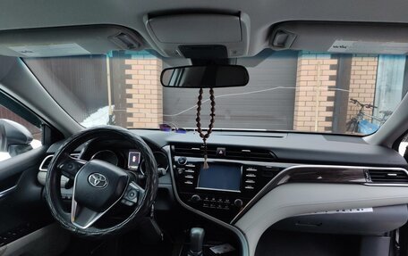 Toyota Camry, 2017 год, 2 450 000 рублей, 4 фотография