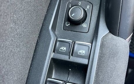 Volkswagen Tiguan II, 2018 год, 2 150 000 рублей, 17 фотография