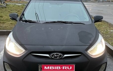 Hyundai Solaris II рестайлинг, 2011 год, 700 000 рублей, 1 фотография