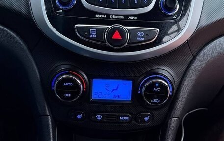 Hyundai Solaris II рестайлинг, 2011 год, 700 000 рублей, 10 фотография