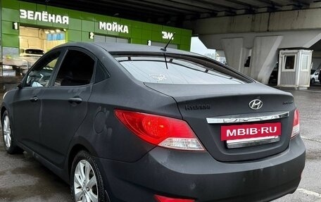 Hyundai Solaris II рестайлинг, 2011 год, 700 000 рублей, 5 фотография