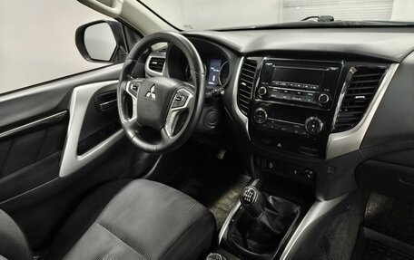 Mitsubishi Pajero Sport III рестайлинг, 2020 год, 2 600 000 рублей, 10 фотография