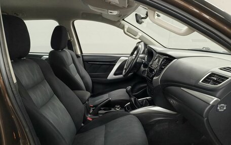 Mitsubishi Pajero Sport III рестайлинг, 2020 год, 2 600 000 рублей, 9 фотография