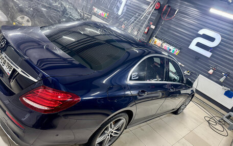 Mercedes-Benz E-Класс, 2019 год, 3 450 000 рублей, 6 фотография