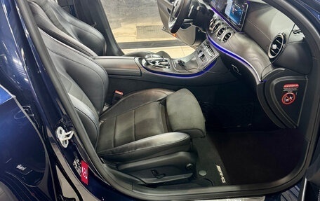 Mercedes-Benz E-Класс, 2019 год, 3 450 000 рублей, 10 фотография