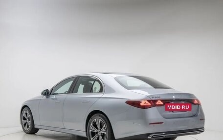 Mercedes-Benz E-Класс, 2025 год, 5 600 000 рублей, 3 фотография