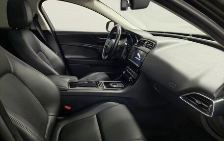 Jaguar XE I рестайлинг, 2018 год, 1 898 000 рублей, 9 фотография