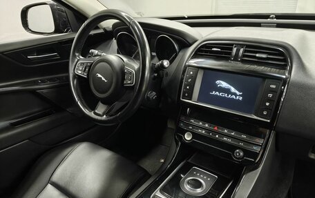 Jaguar XE I рестайлинг, 2018 год, 1 898 000 рублей, 10 фотография