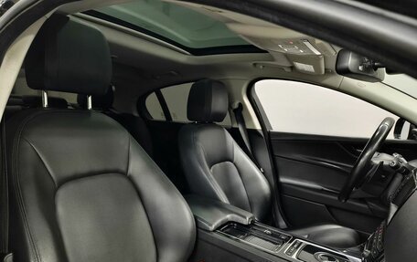 Jaguar XE I рестайлинг, 2018 год, 1 898 000 рублей, 13 фотография