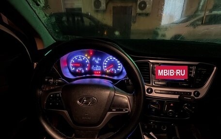 Hyundai Solaris II рестайлинг, 2018 год, 650 000 рублей, 5 фотография