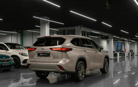 Toyota Highlander, 2025 год, 6 100 000 рублей, 5 фотография