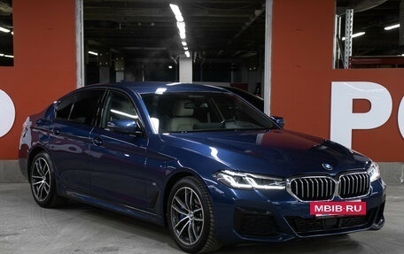 BMW 5 серия, 2021 год, 5 998 000 рублей, 3 фотография