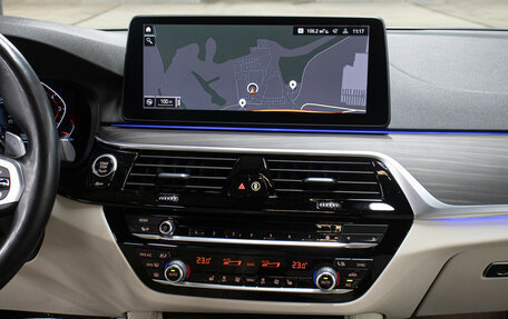 BMW 5 серия, 2021 год, 5 998 000 рублей, 15 фотография