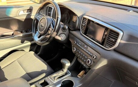 KIA Sportage IV рестайлинг, 2018 год, 2 300 000 рублей, 5 фотография