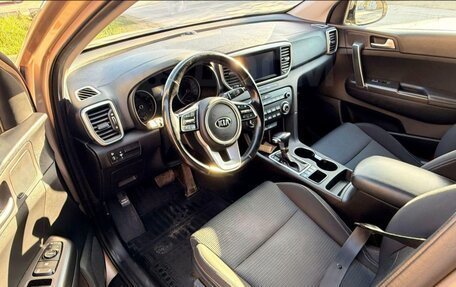 KIA Sportage IV рестайлинг, 2018 год, 2 300 000 рублей, 6 фотография