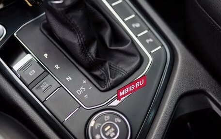 Volkswagen Tiguan II, 2018 год, 3 200 000 рублей, 3 фотография