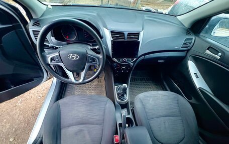 Hyundai Solaris II рестайлинг, 2015 год, 550 000 рублей, 9 фотография