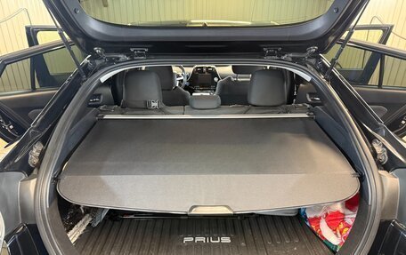 Toyota Prius IV XW50, 2016 год, 1 750 000 рублей, 13 фотография