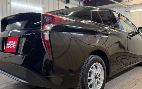 Toyota Prius IV XW50, 2016 год, 1 750 000 рублей, 8 фотография