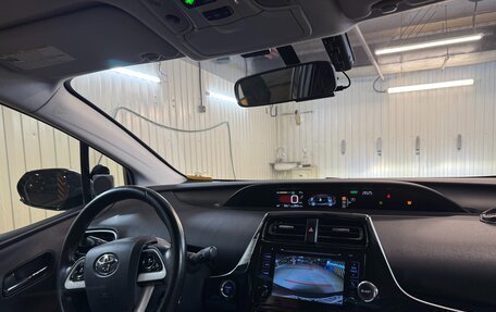 Toyota Prius IV XW50, 2016 год, 1 750 000 рублей, 24 фотография