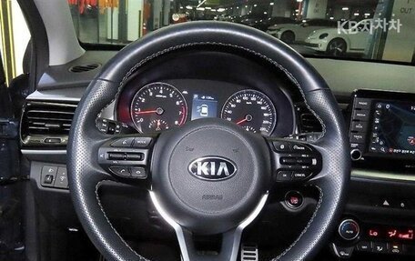 KIA Stonic, 2020 год, 1 600 000 рублей, 9 фотография
