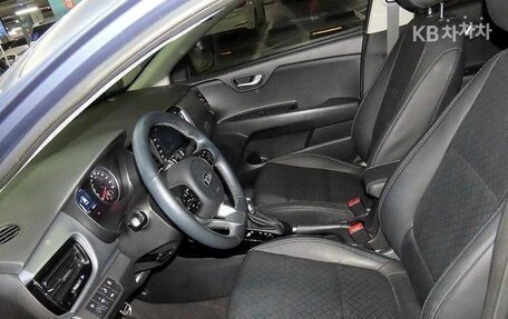 KIA Stonic, 2020 год, 1 600 000 рублей, 8 фотография