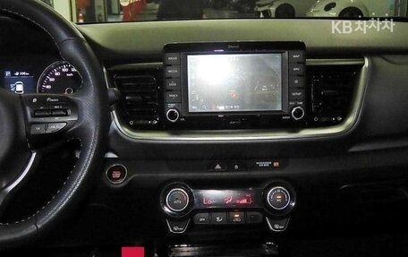 KIA Stonic, 2020 год, 1 600 000 рублей, 6 фотография