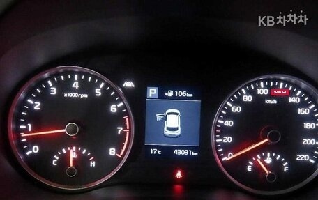 KIA Stonic, 2020 год, 1 600 000 рублей, 10 фотография