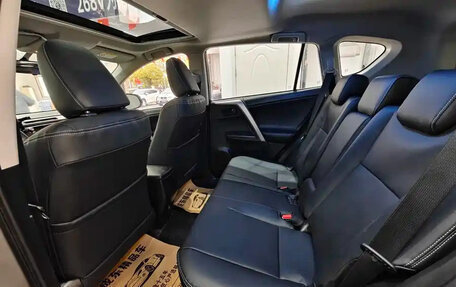 Toyota RAV4, 2016 год, 1 750 000 рублей, 6 фотография