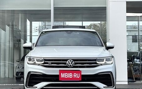 Volkswagen Tiguan II, 2022 год, 2 830 111 рублей, 2 фотография