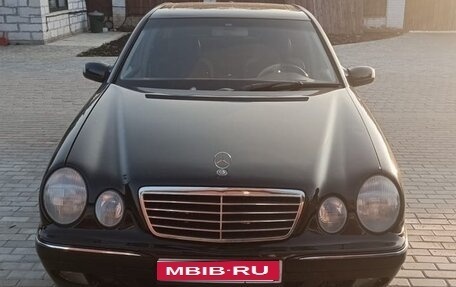 Mercedes-Benz E-Класс, 2001 год, 520 000 рублей, 1 фотография