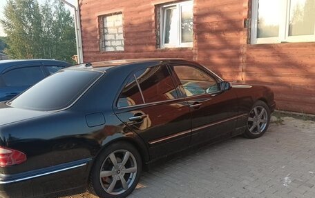 Mercedes-Benz E-Класс, 2001 год, 520 000 рублей, 2 фотография